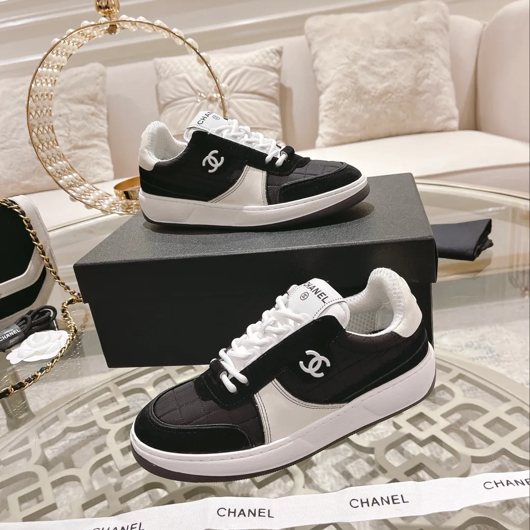 👟👟Ex-factory price 600 Chanel 23C Latest hot style Panda Black and white sneakers Casual sneakers Xiaoxiang Year-end hot item Classic black and white Panda color diamond fresh color matching Coco girls must buy, super beautiful fabric: original customized cowhide + technical cloth inner lining: original imported breathable mesh lining outsole: original molded rubber + T👟👟 ex-factory price U combination Bottom thickness: 3CM Size: Women's 35-40